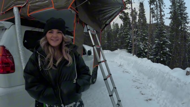 Изображение Развратная незнакомка соблазняет меня в своей палатке, пока моя подружка спит